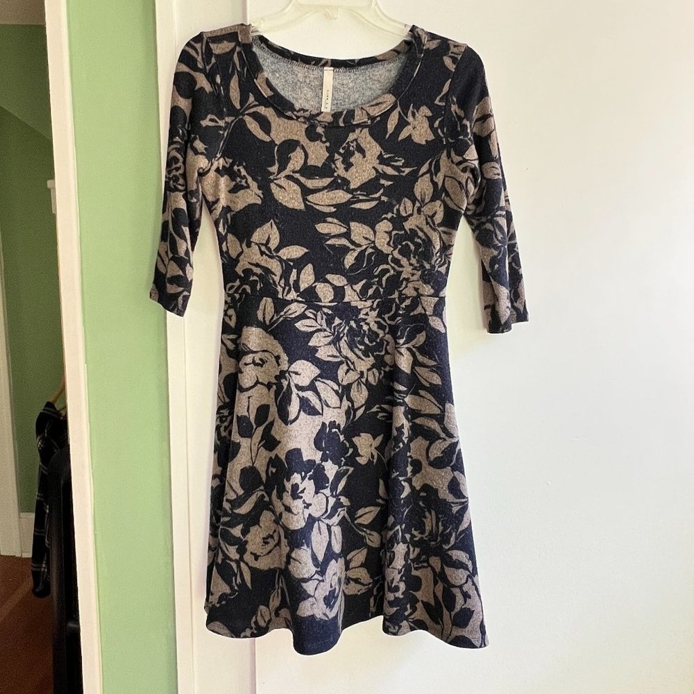 Gilli Fit & Flare 3/4 Sleeve Dress - Sz Medium
